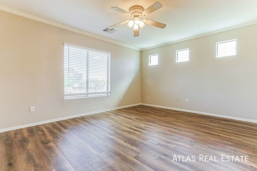 Building Photo - 912 E Mayfield Cir