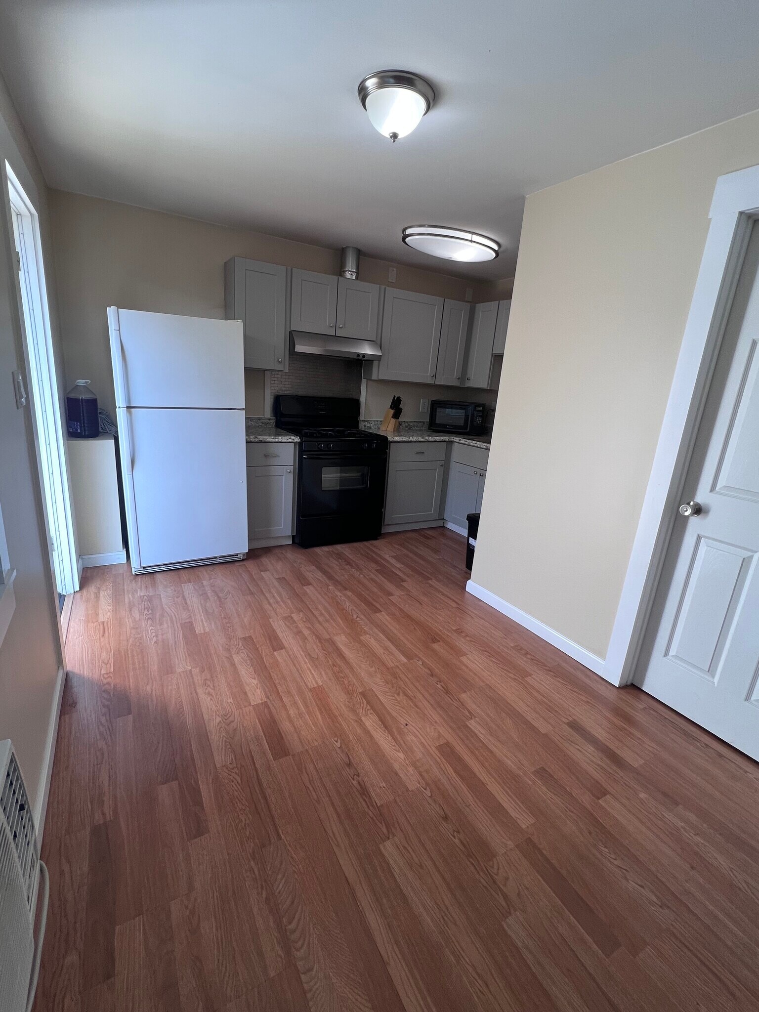 Building Photo - 29 Phylis Dr