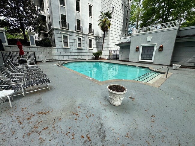 Building Photo - 3201 Lenox Rd NE