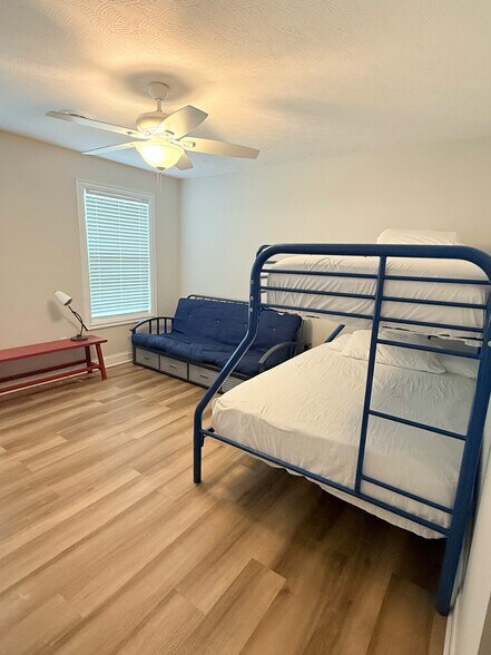 Building Photo - 949 Hideaway Dr