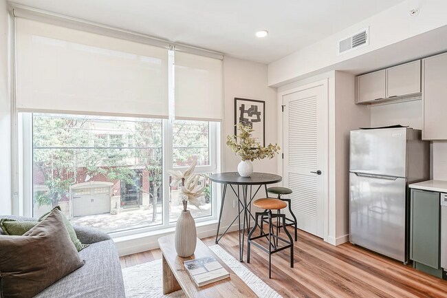 Building Photo - 1301 Bainbridge St