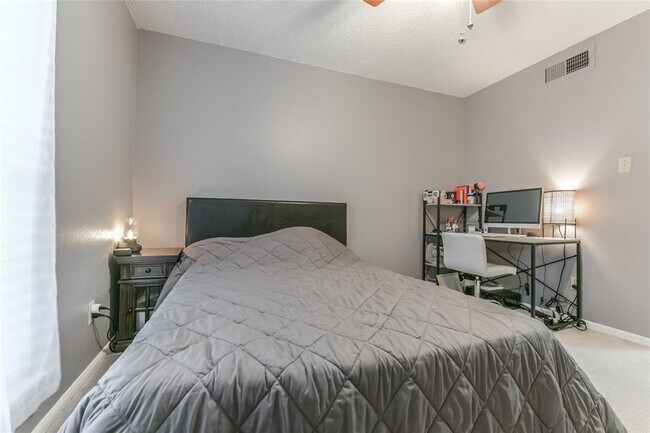 Building Photo - 2120 El Paseo St