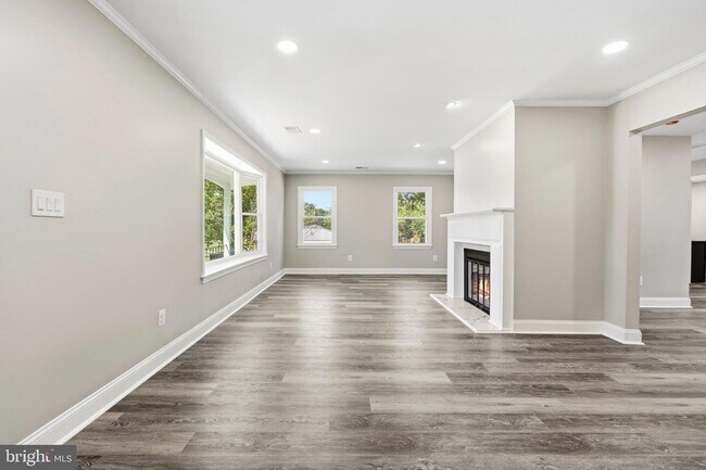 Building Photo - 2608 Holly Dr