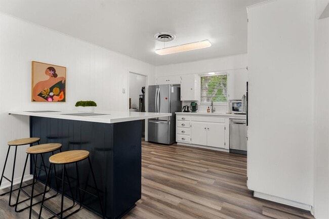 Building Photo - 7105 Lilac Ln