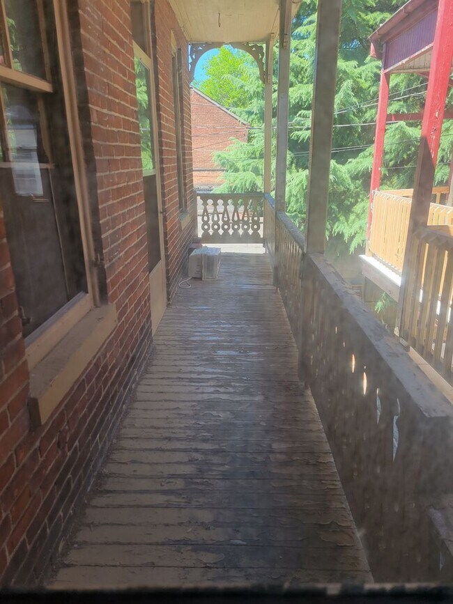 Building Photo - 28 S Hartley St