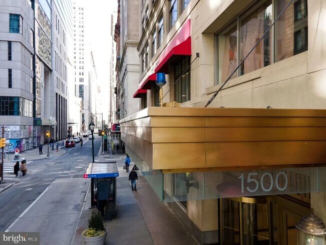 Building Photo - Spacious 4-Bedroom Residence with In-Unit Laundry in Center City