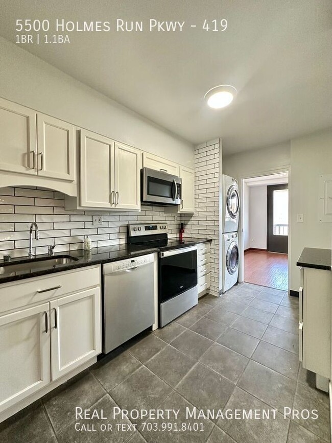 Building Photo - UPDATED CONDO 1 BED 1.5 BATH!!   ALL UTILI...