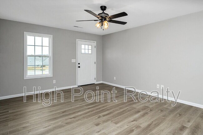 Building Photo - 85 Smith Glen Dr