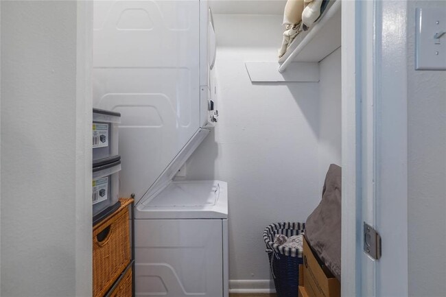 Building Photo - 7406 Shadow Hill Dr