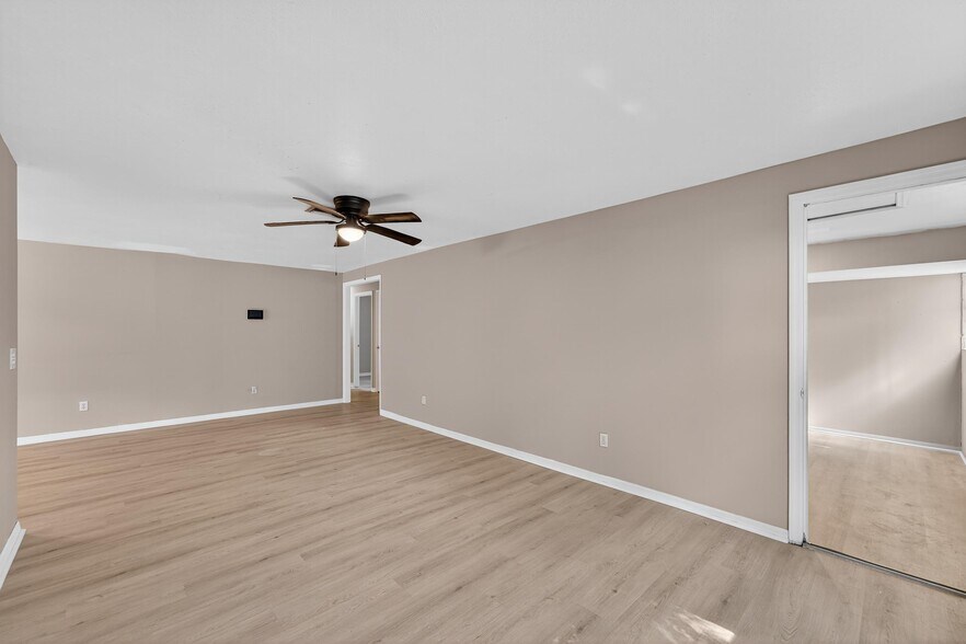 Building Photo - 1712 Village Ct