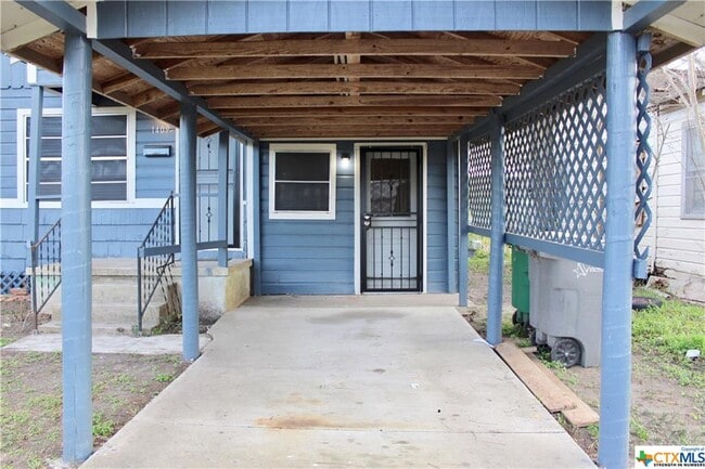 Building Photo - 1409 E Mistletoe Ave