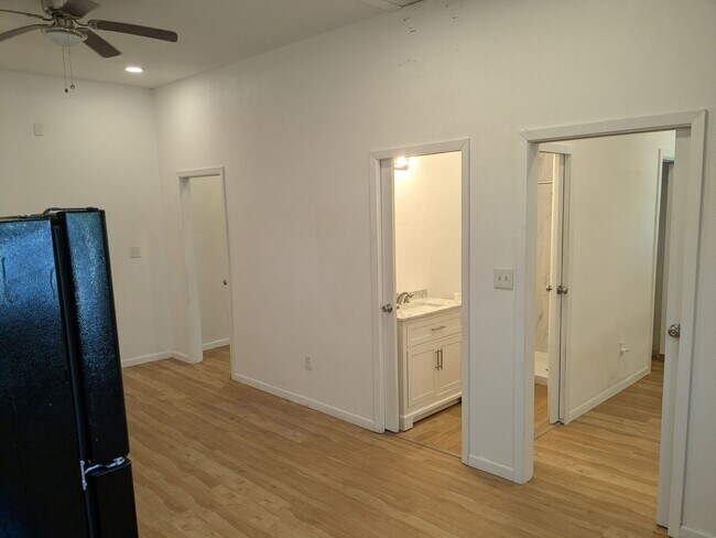 Building Photo - 1305 S 15th St