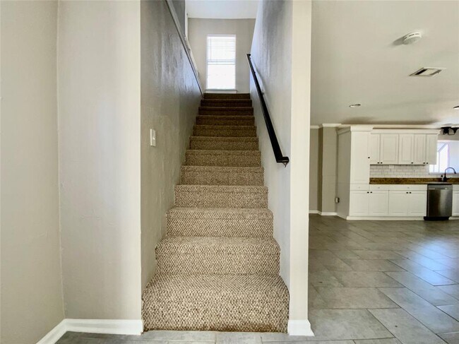 Building Photo - 2704 Palomino Dr