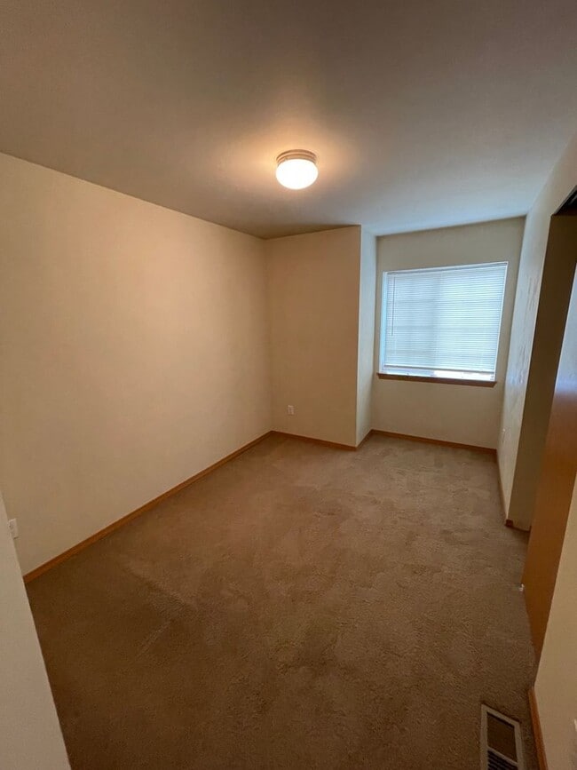 Building Photo - ***PENDING APPLICATION***Beautiful 5 Bedroom Home in Coupeville! Pet Friendly! $250 Move In Credit!