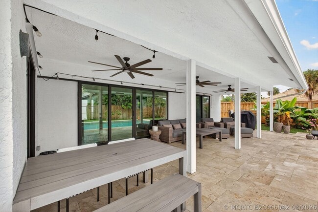 Building Photo - 12897 La Rochelle Cir