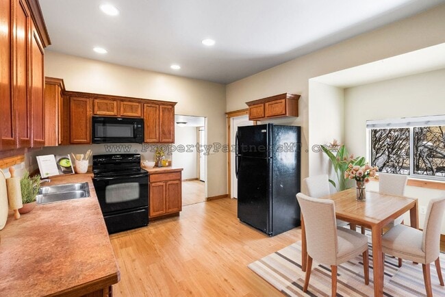 Primary Photo - *** $1,000 off First Month's rent!*** Hist...