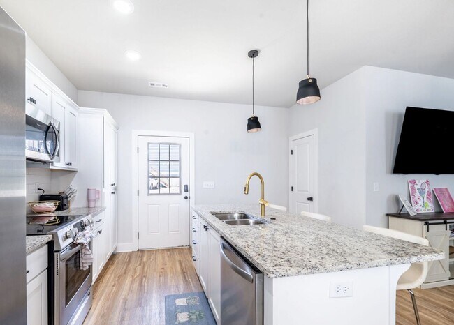 Building Photo - 3080 W Salida Ln