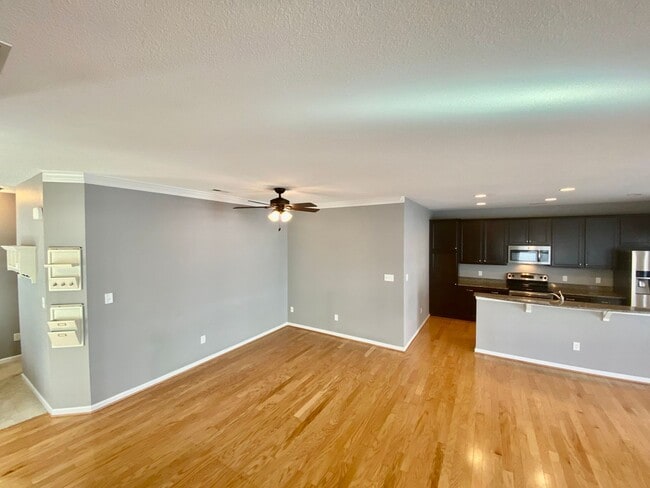 Building Photo - Spacious Condo - Waterfront Community - Av...