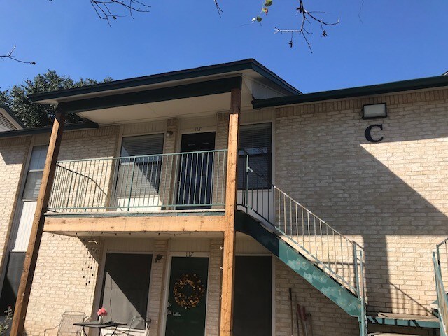 Building Photo - 1624 Aquarena Springs Dr