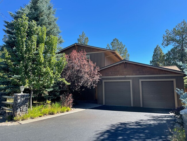 Building Photo - Deschutes Riverfront Home in Tumalo | 3 Bed + Office | Landscaping Included