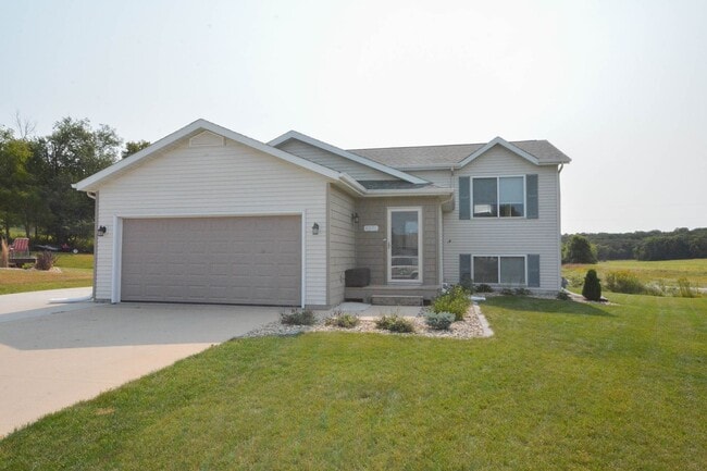 Building Photo - Gorgeous 4br home on nice lot with no backyard neighbors!