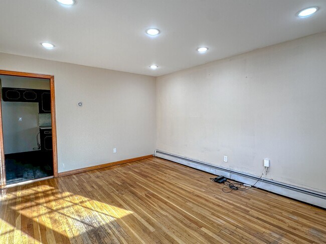 Building Photo - 325-327 John St