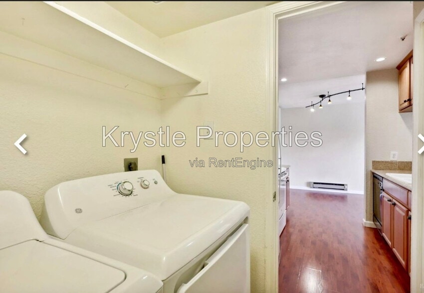 Building Photo - 1201 Glen Cove Pkwy