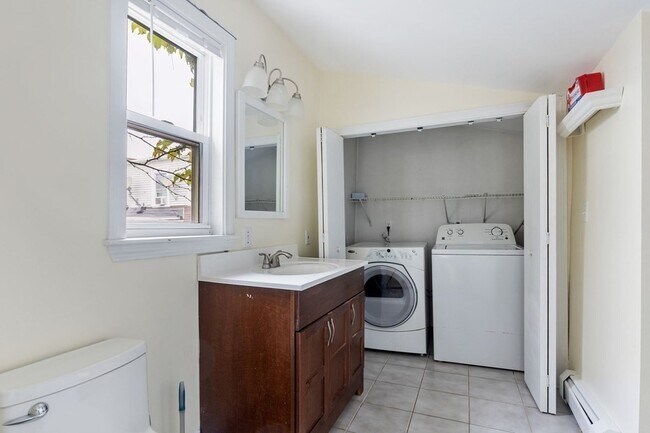 Building Photo - 288 Bowen St