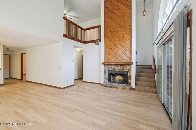 Building Photo - 1138 Fromage Cir W