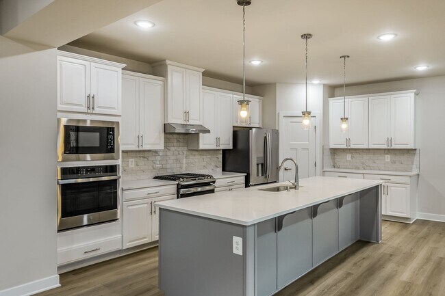 Building Photo - 2023 Hartland Stunner—6BR with 3-Car Garage