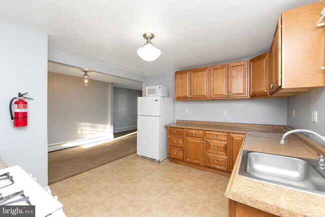 Building Photo - 11 Church St