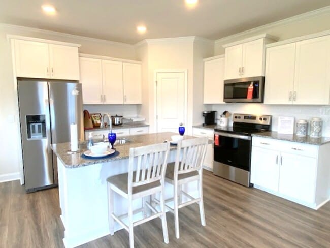 Building Photo - Newer Construction Townhome in Hendersonville