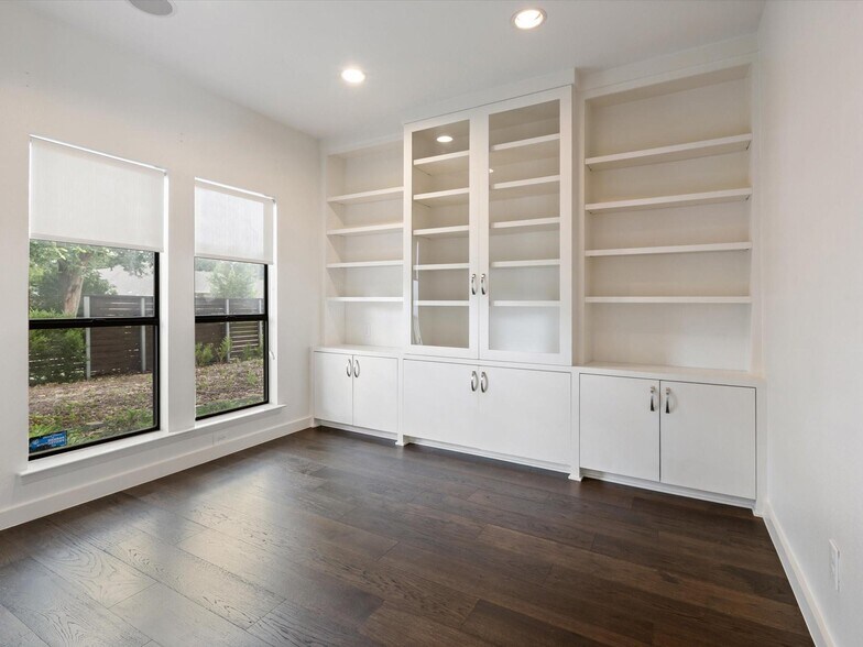 Building Photo - 6801 Winding Rose Trl