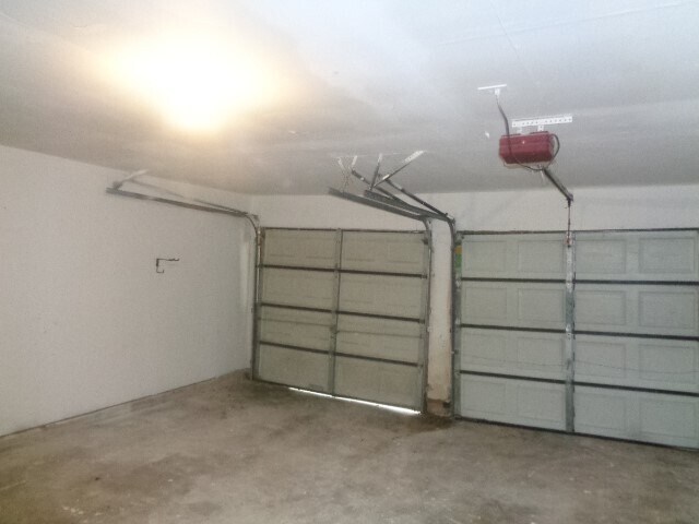 Building Photo - 14022 Greenway Dr