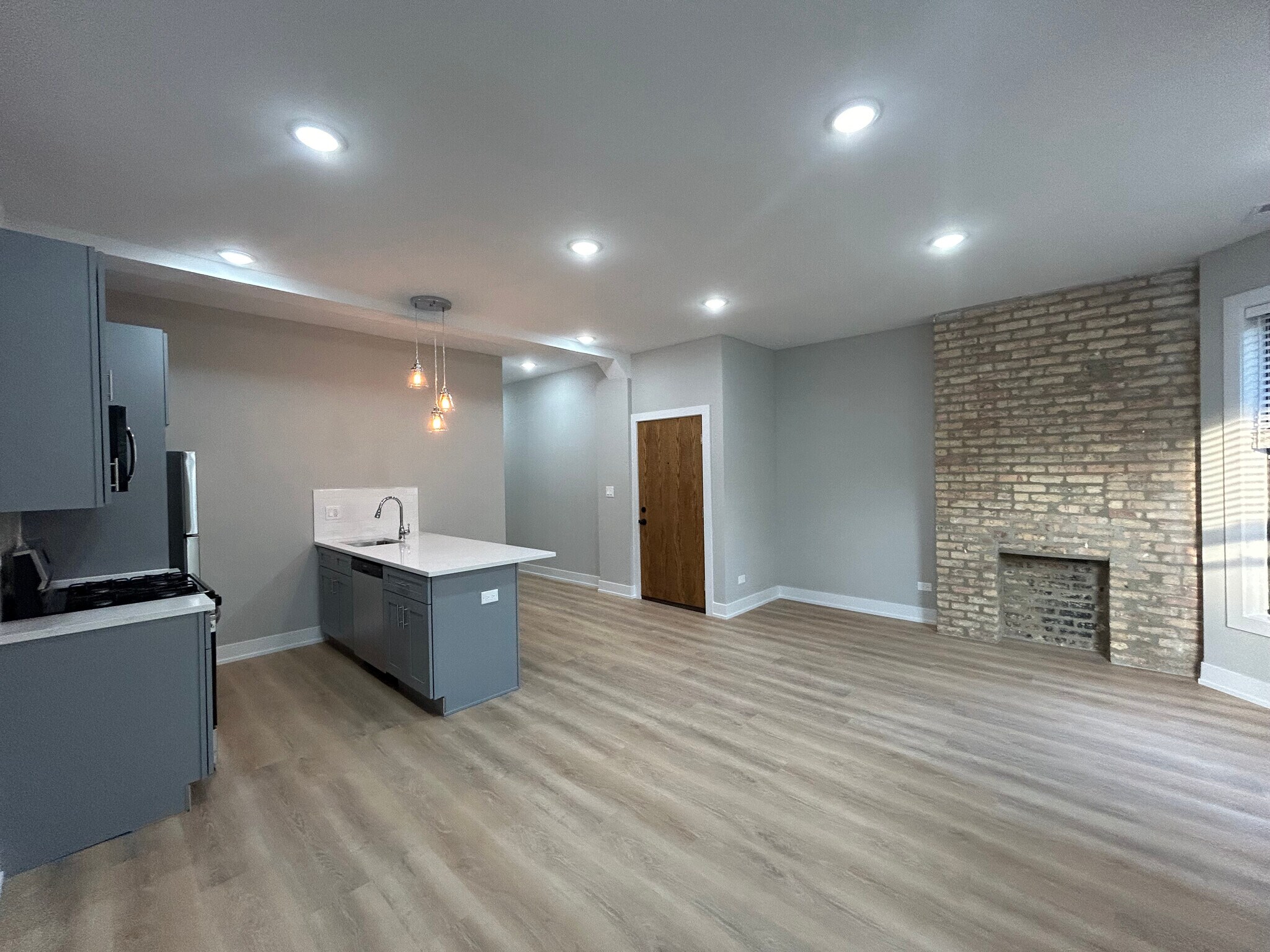 Building Photo - 423 W Belden Ave