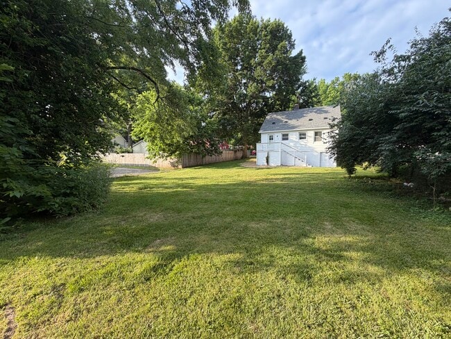 Building Photo - 203 W Elm St