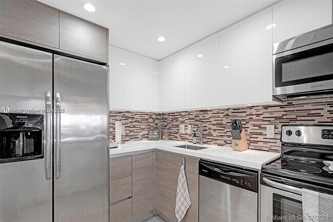 Building Photo - 13499 Biscayne Blvd
