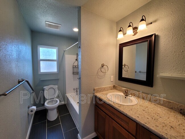 Building Photo - 2212 Paul Ave