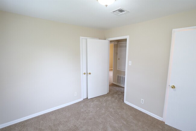 Building Photo - 6118 Rietta St