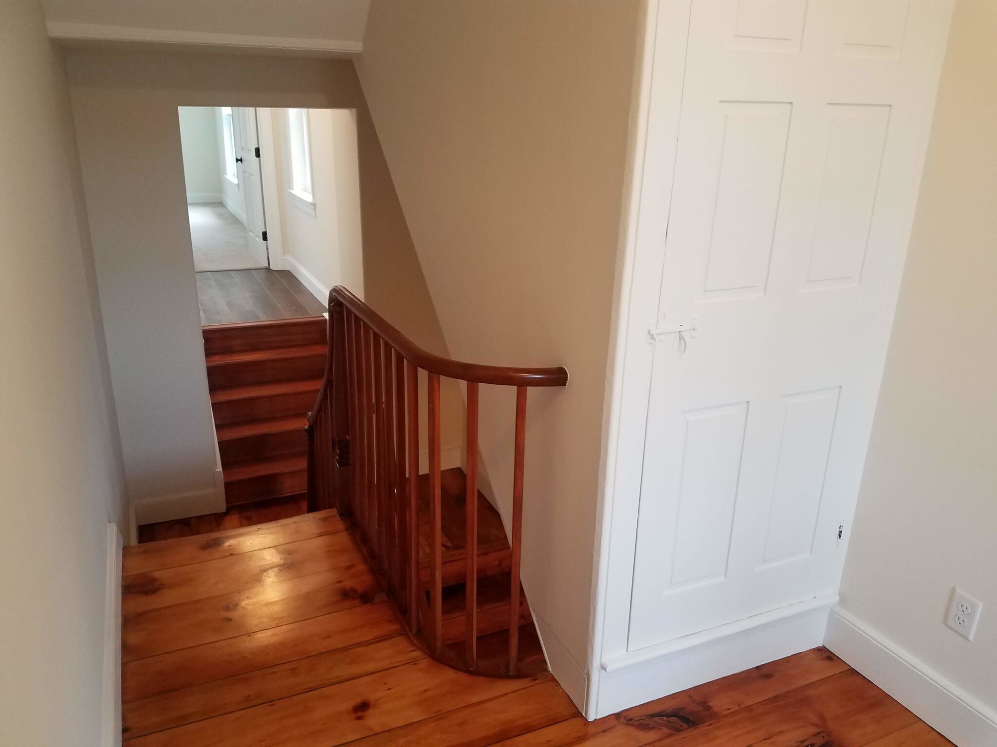 Main hall - second floor - 2086 Kratz Station Rd