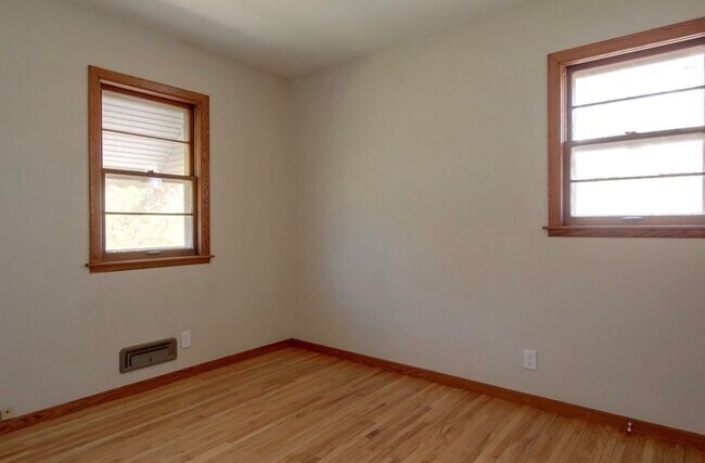 Building Photo - 109 Strese Ln