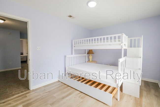 Building Photo - 424 Beach Dr
