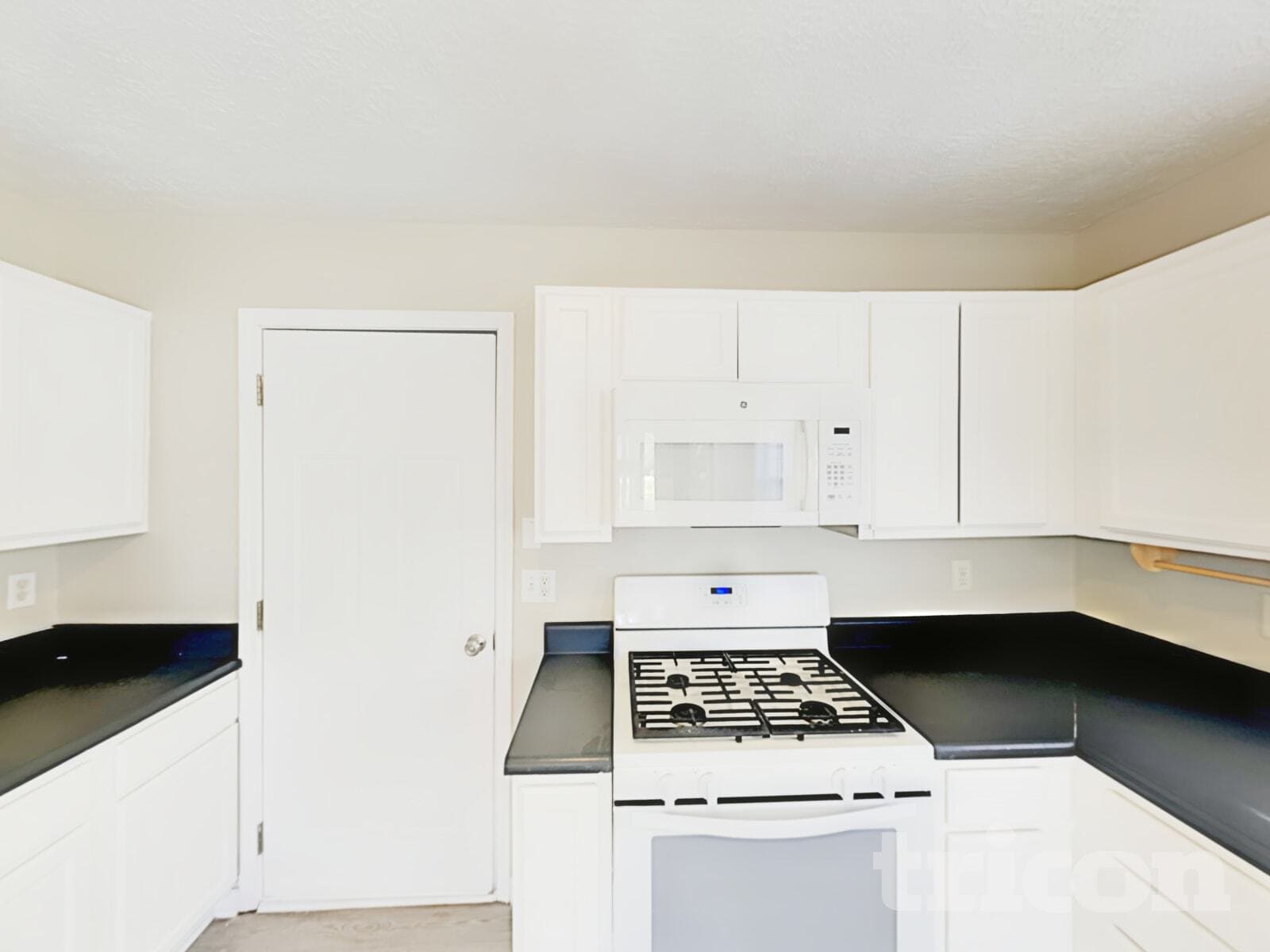 Building Photo - 936 Edgewood Ln