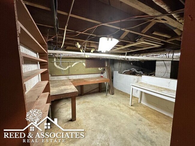 Building Photo - Spacious 3-Bedrooms in White Station Schoo...