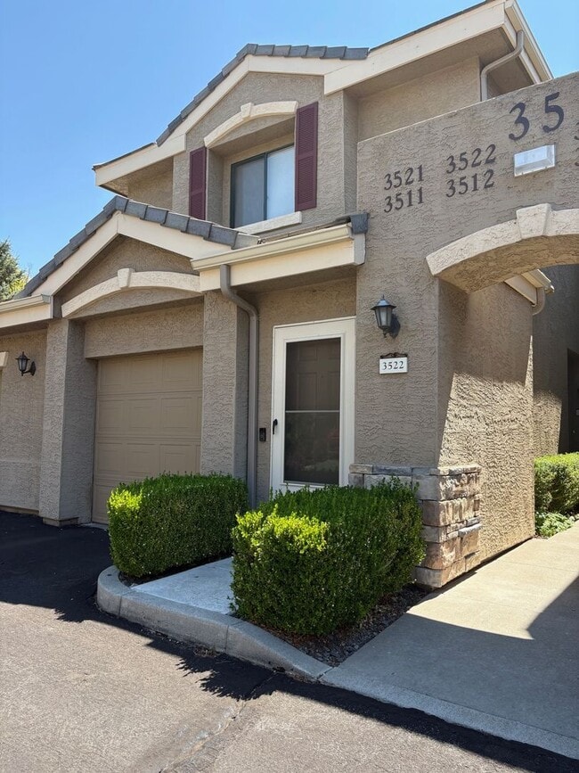 Building Photo - Gated community 2 Bedroom 2 Bath Condo