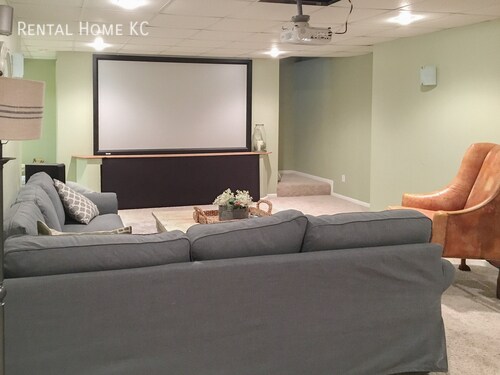Building Photo - Large 2-Story w/finished basement + fence ...