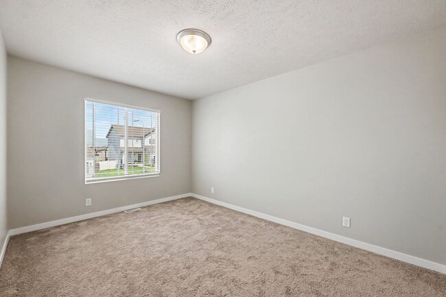 Building Photo - 17009 Huntington Ave