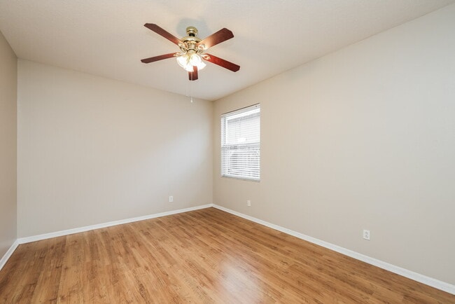 Building Photo - 619 Wave Crest Cir