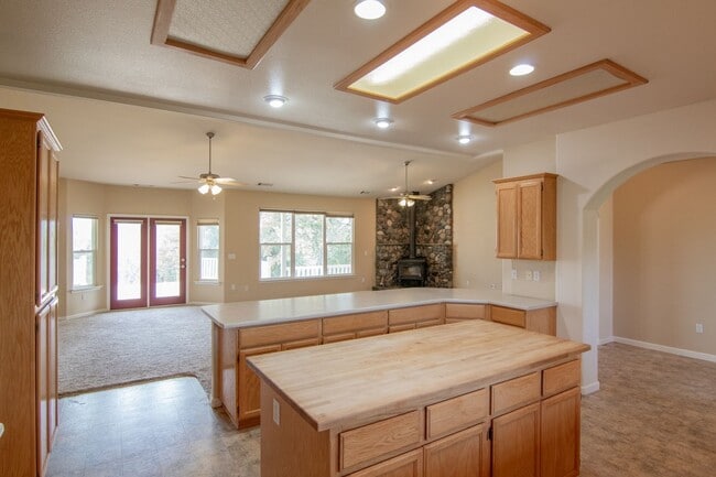 Building Photo - Country Home for Rent on Acreage | 3.5 Acres, 3 Car Garage, Deck, Pet Friendly