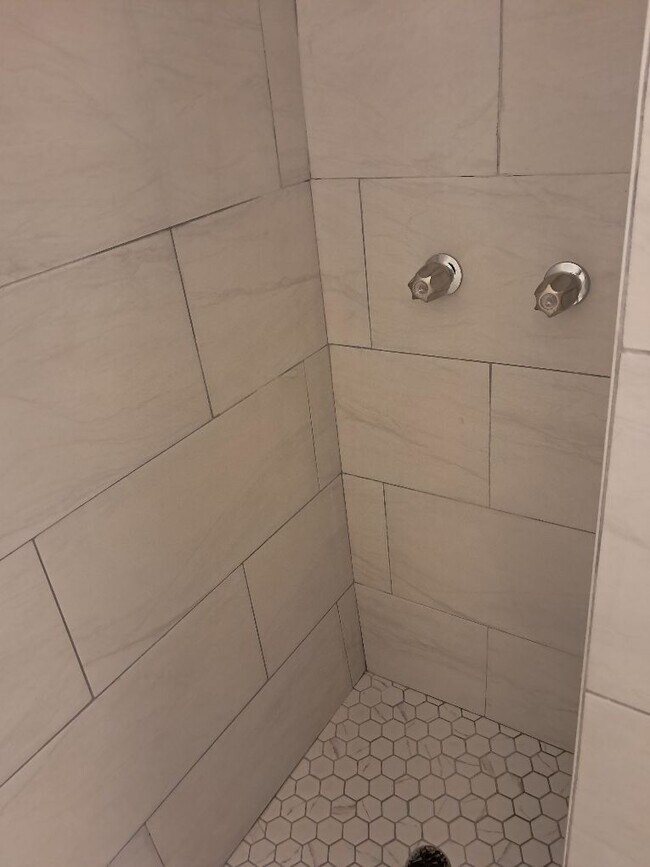 Building Photo - 818 E Rte 66